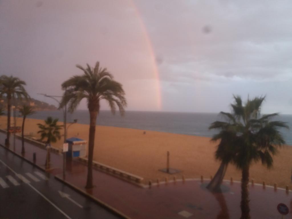 Piso Jover Alojamiento Para Mayores De 25 Anos !! Lloret de Mar Bagian luar foto